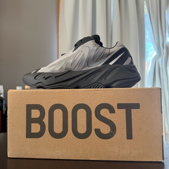 Yeezy Other - YEEZY 700 MNVN METALLIC